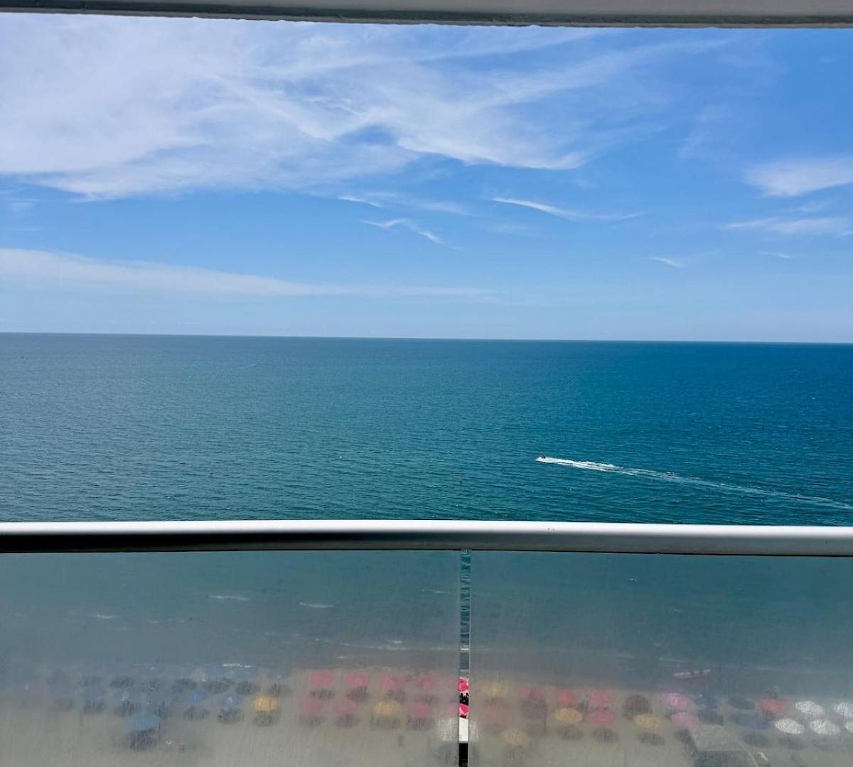 Apartamento Cómodo Y Muy Bien Ubicado Frente Al Mar *
