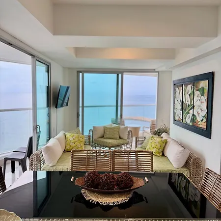 Cómodo Y Muy Bien Ubicado Frente Al Mar Apartamento