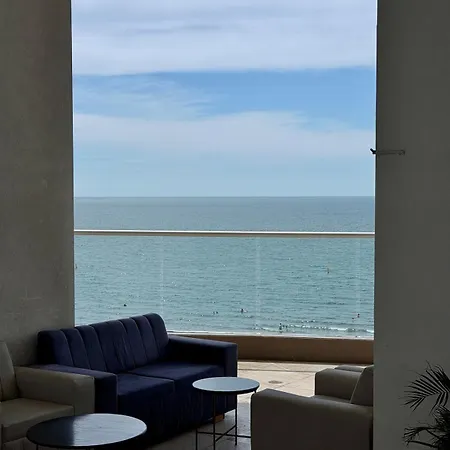 Apartamento Cómodo Y Muy Bien Ubicado Frente Al Mar *