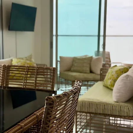 Apartamento Cómodo Y Muy Bien Ubicado Frente Al Mar *